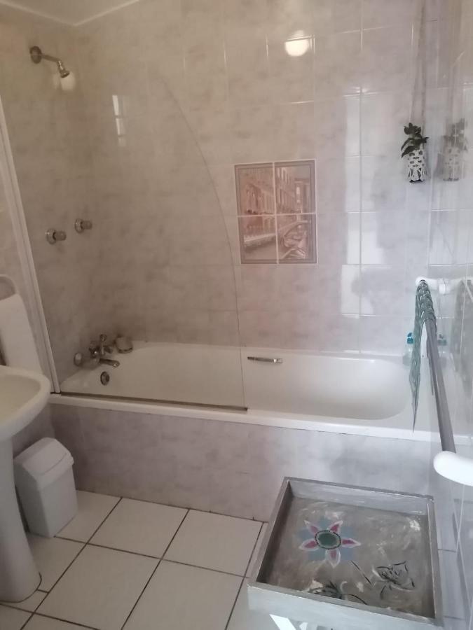 36 Mount Road Guesthouse And Self Catering Port Elizabeth Luaran gambar